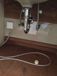 使いやすい広さの洗面化粧台・新しい排水トラップに交換