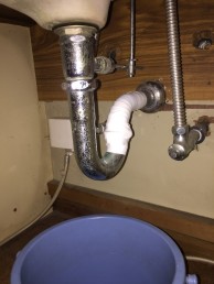 使いやすい広さの洗面化粧台・新しい排水トラップに交換