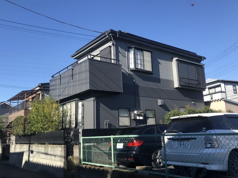 屋根は耐候年数10年あるといわれる塗料を使い塗装