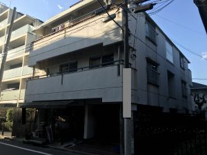 屋根部分は外壁との色合いが良い緑色に塗り替え