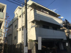 屋根部分は外壁との色合いが良い緑色に塗り替え