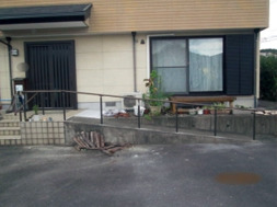 玄関を車いすが使いやすい環境に施工