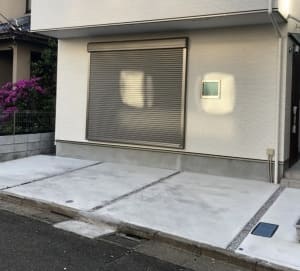 車がなくてもリビングを隠せる植栽を駐車場に設置