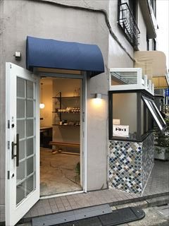お菓子屋開業にあたりおしゃれな内装と外観に仕上げ