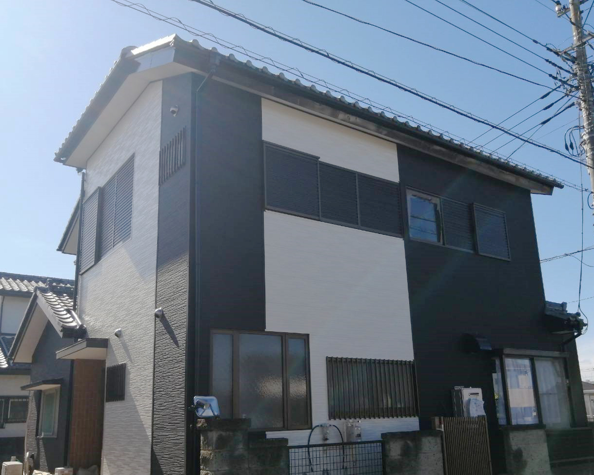 外壁カバー工法で、シンプルながら存在感のある佇まい