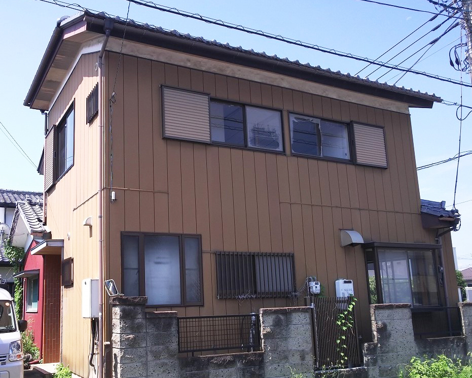 外壁カバー工法で、シンプルながら存在感のある佇まい