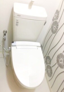 トイレの交換だけでなく内装も和モダンな雰囲気に