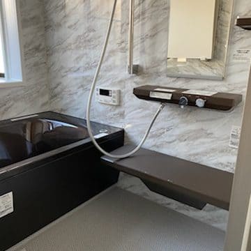ゴージャスな雰囲気漂う浴室で上質なバスタイム
