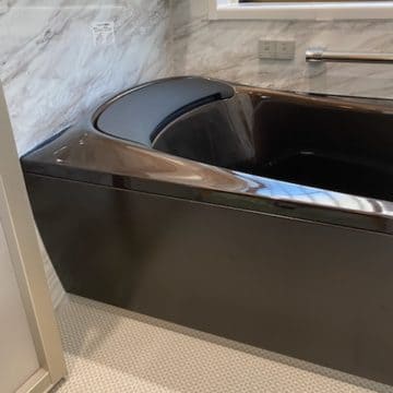 ゴージャスな雰囲気漂う浴室で上質なバスタイム