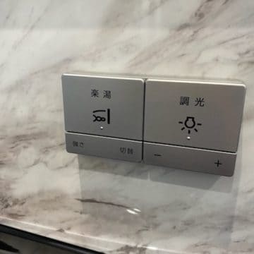 ゴージャスな雰囲気漂う浴室で上質なバスタイム