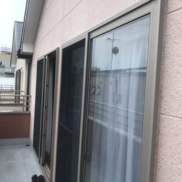 台風・ゲリラ豪雨対策にシャッターを取り付け