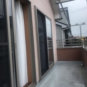 台風・ゲリラ豪雨対策にシャッターを取り付け