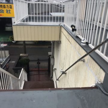 剥がれは壁を撤去してから下地を組み板金仕上げ