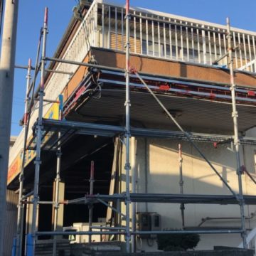 剥がれは壁を撤去してから下地を組み板金仕上げ