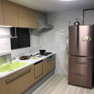 キッチンを交換・内装は明るい雰囲気に仕上げ