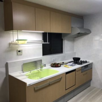 キッチンを交換・内装は明るい雰囲気に仕上げ