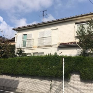 崩壊していたベランダを撤去して窓に手すりを取り付け