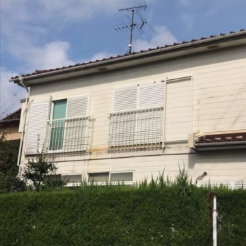 崩壊していたベランダを撤去して窓に手すりを取り付け