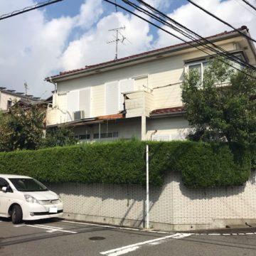 崩壊していたベランダを撤去して窓に手すりを取り付け