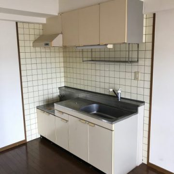 賃貸物件に適したシステムキッチンに取り換え