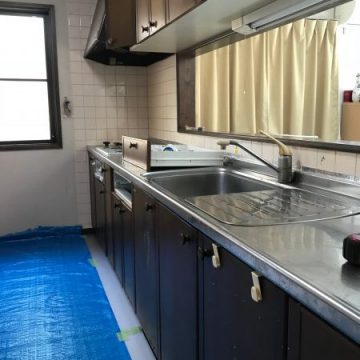 大容量をしまえるシステムキッチンに取り換え