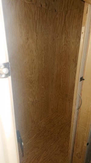木材を使用した物置小屋を造作