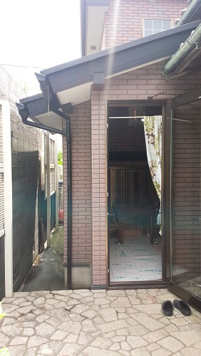 外壁を修繕・洗面所は縦梁を撤去