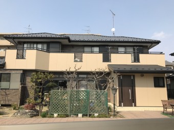 サンルームを撤去し玄関を広々と増築