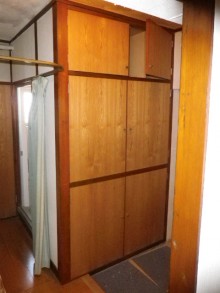 扉を増やして使い勝手が良い玄関収納に交換