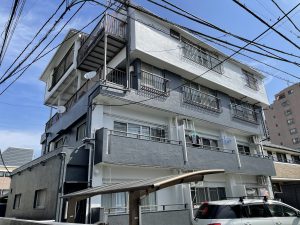 外壁を流行りのオシャレなモノトーンに塗装