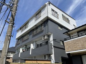 外壁を流行りのオシャレなモノトーンに塗装