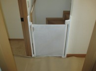 新品のトイレを設置・クロスは可愛らしいデザイン