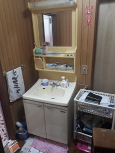 LIXIL製品の洗面台・勝手口に交換