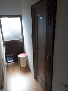 狭くて使いづらいトイレの入り口を広くする施工