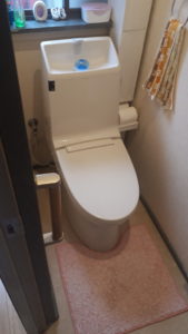 狭くて使いづらいトイレの入り口を広くする施工