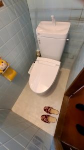 床の段差解消・トイレの便座・便器を取り換え