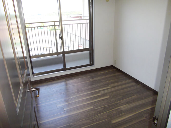 室内すべてのお部屋のフローロング・クロスを張り替え