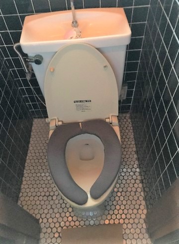 寒くて冷たい便座を温かい暖房便座に変身！