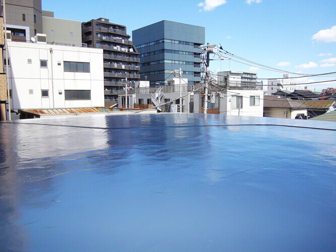 室内は暮らしやすい間取りに変更・屋上は防水施工