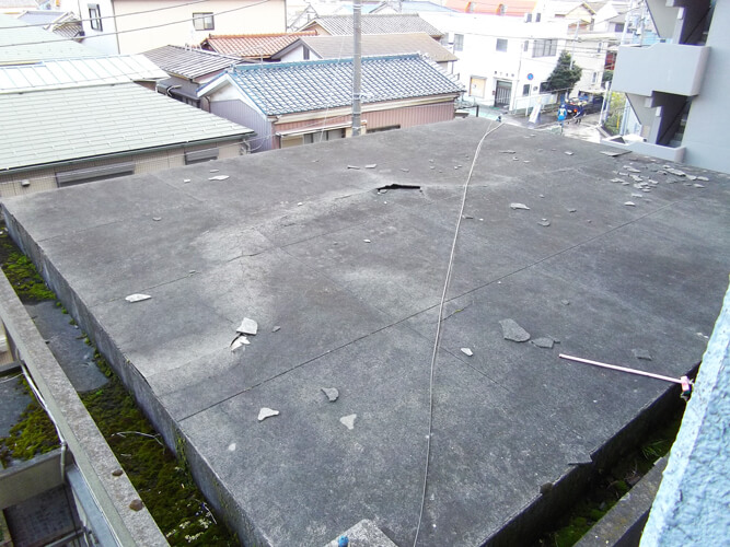 室内は暮らしやすい間取りに変更・屋上は防水施工