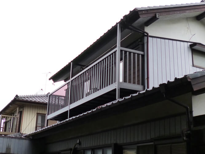 バルコニーはアルミ製・お風呂はシステムバスに変更