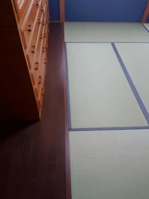 洋室・和室の劣化が目立つクロスを張り替え