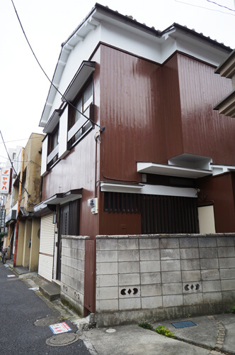 下地処理を丁寧に施したうえで外壁塗装