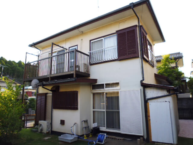 雨漏り改善にカバー工法にて合板・防水シート施工