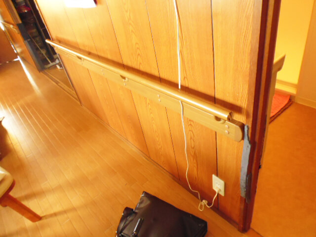 バリアフリー仕様に施工・水まわりまでの経路に手すり設置