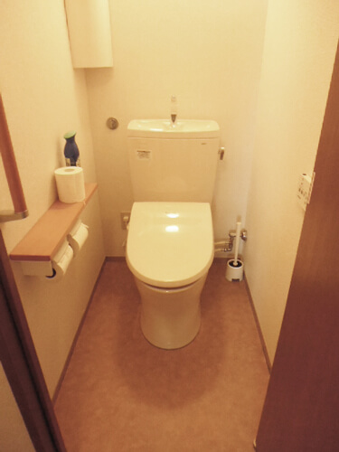 バリアフリー仕様に施工・水まわりまでの経路に手すり設置