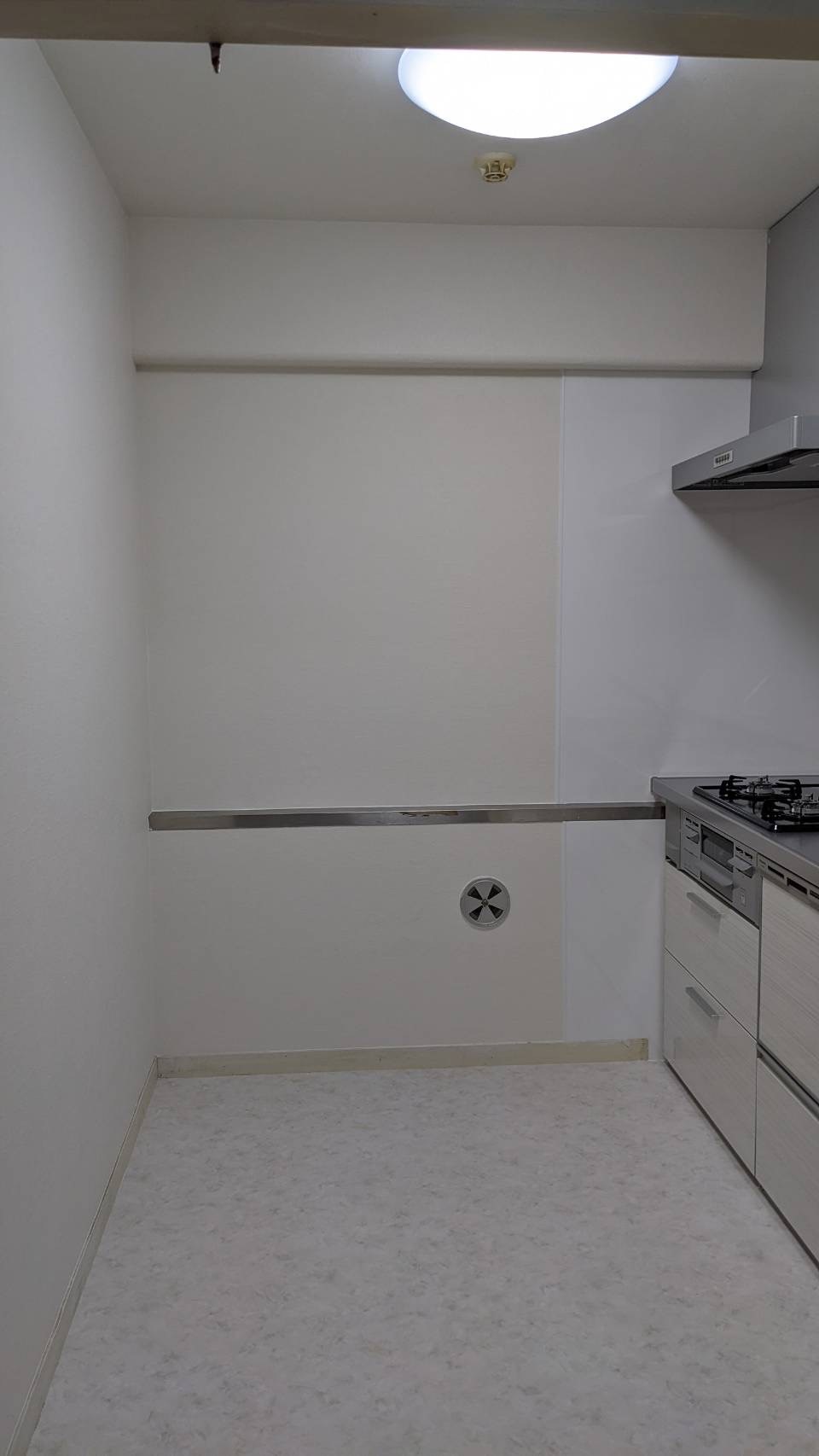 白い素敵なキッチンルームに変身