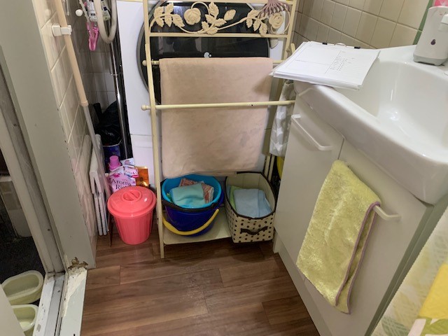 可愛らしい浴室と大きな三面鏡で快適空間に。