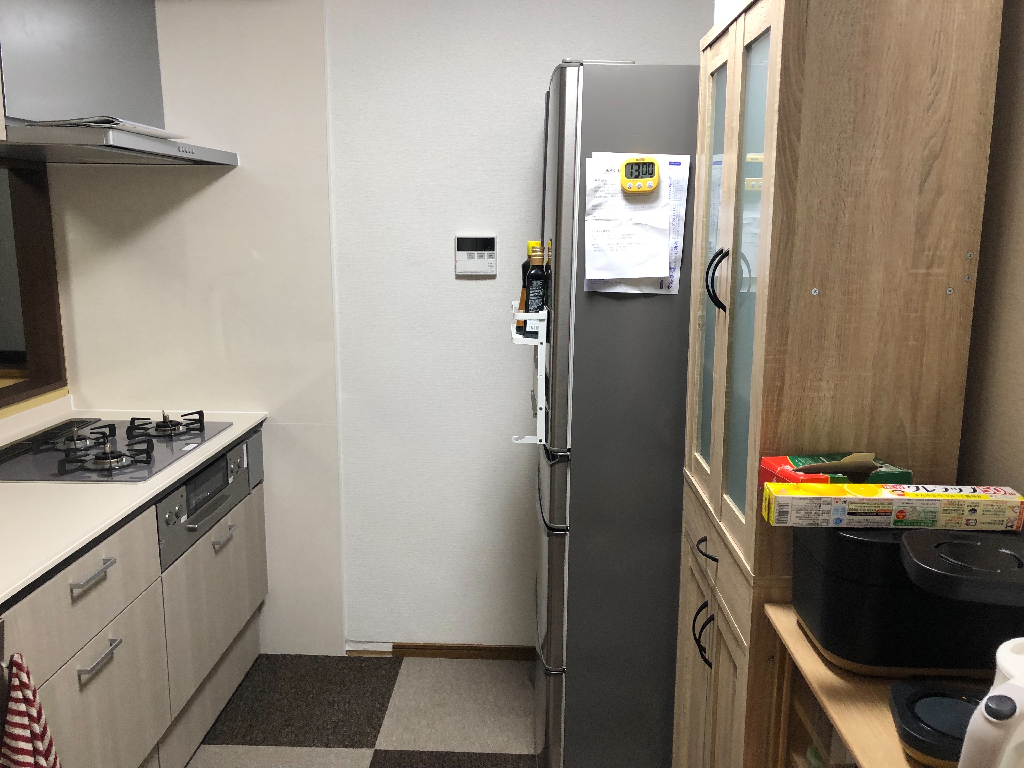 キッチンのカウンターを外して広い間取りを確保