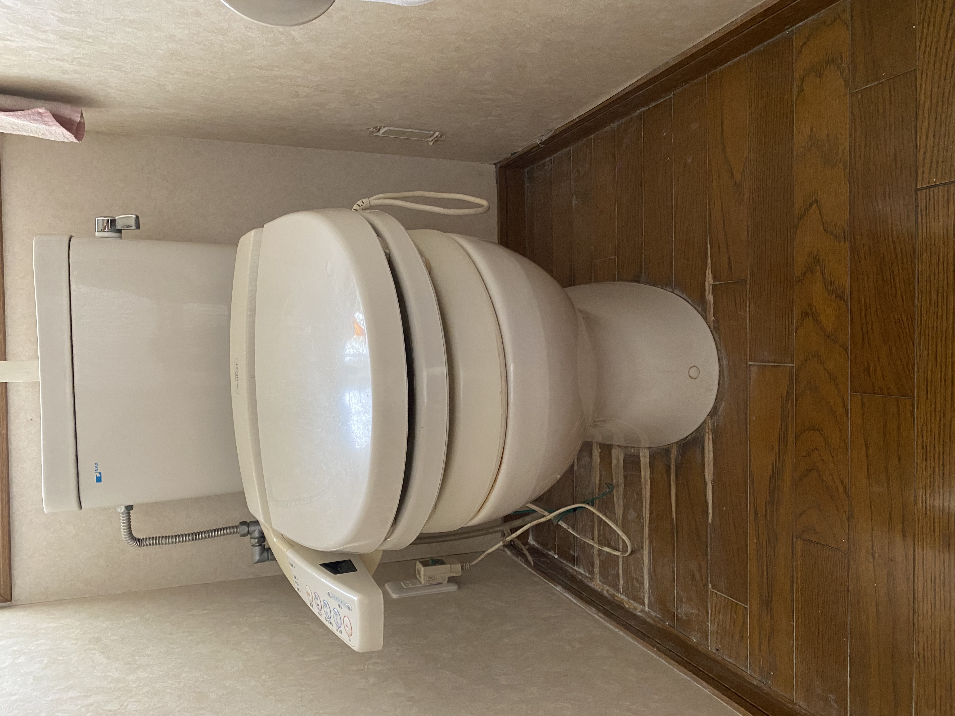 お手入れがしやすいトイレに取り換え